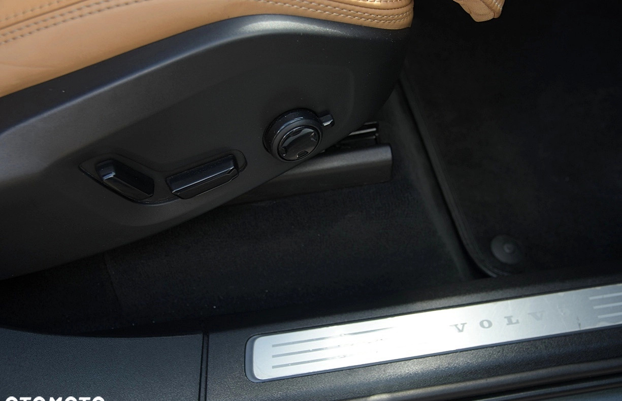 Volvo XC 90 cena 209900 przebieg: 94000, rok produkcji 2019 z Włoszczowa małe 781